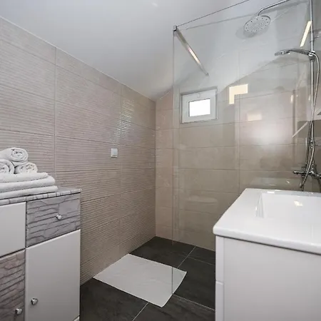 House Poseydon * 믈리니