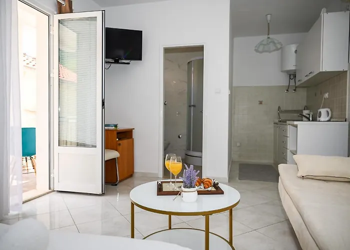 House Poseydon 公寓 米利尼